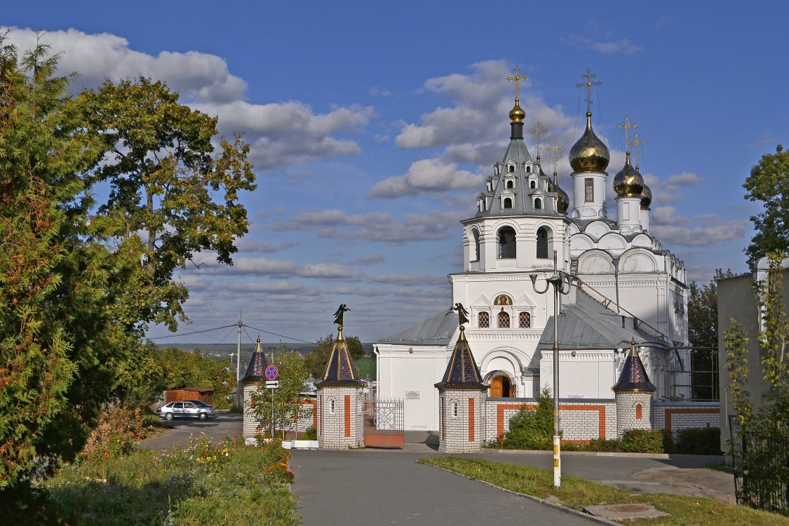 Брянск. Петро-Павловский женский монастырь. Церковь Введения во храм Пресвятой Богородицы. фасады