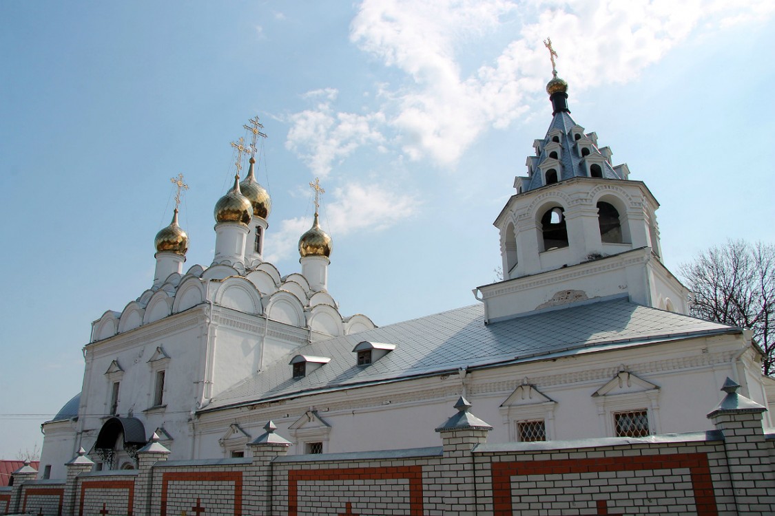 Брянск. Петро-Павловский женский монастырь. Церковь Введения во храм Пресвятой Богородицы. фасады