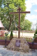 Церковь Преображения Господня ("Спасо-Гробовская"), Поклонный крест во дворе храма воинам за Веру и Отчечество, убитым в сражениях, замученным в плену, умершим от ран и от голода в блокаду<br>, Брянск, Брянск, город, Брянская область