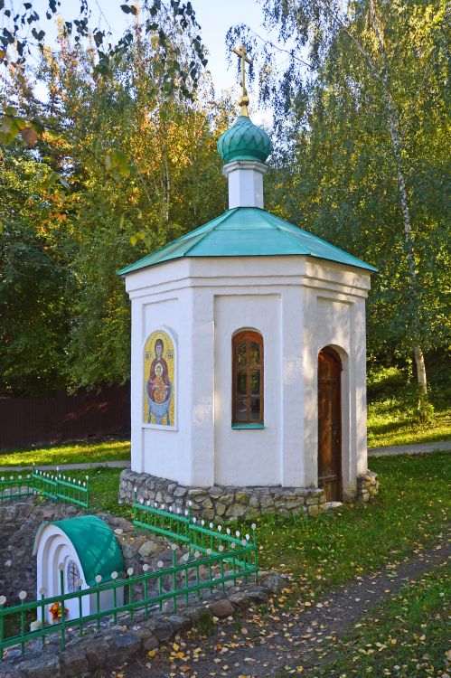 Церковь Тихвинской иконы Божией Матери, Брянск (Брянск, город, Брянская область). дополнительная информация, Водосвятная часовня возле храма