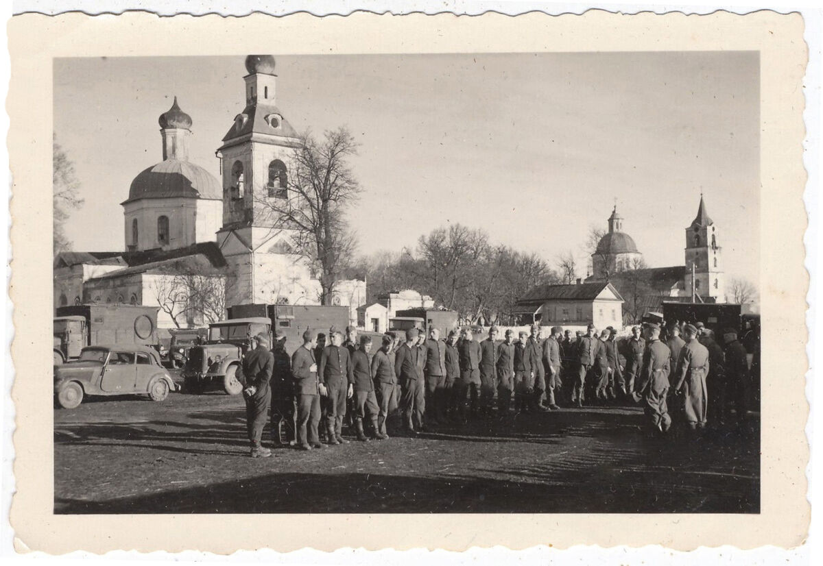 Церковь Покрова Пресвятой Богородицы, Трубчевск (Трубчевский район, Брянская область). архивная фотография, Храм слева. Фото 1942 г. с аукциона e-bay.de