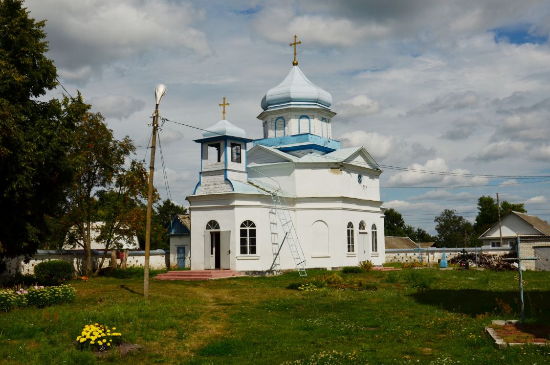 Погар. Церковь Зачатия Анны. общий вид в ландшафте