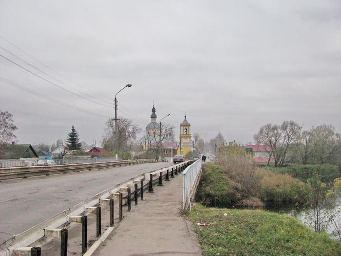 Стародуб. Церковь Богоявления Господня. общий вид в ландшафте