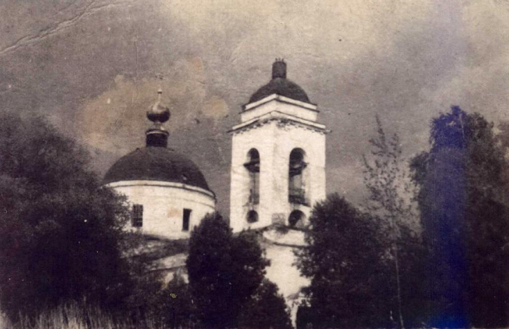 Церковь Михаила Архангела, Михаило-Архангельский погост, урочище (Киржачский район, Владимирская область). архивная фотография, Надпись на обороте фотографии: церковь Михаила Архангела, 1839 г. (Куровичи). Фотографировал Васильев Иван Алексеевич, лето 1949 г. http://hram-tver.ru/index.php/khramy-tverskoj-oblasti/kimrskij-rajon/803-arkhangelskij-pogost-v-kurovichakh-arkhangela-mikhaila-tserkov 