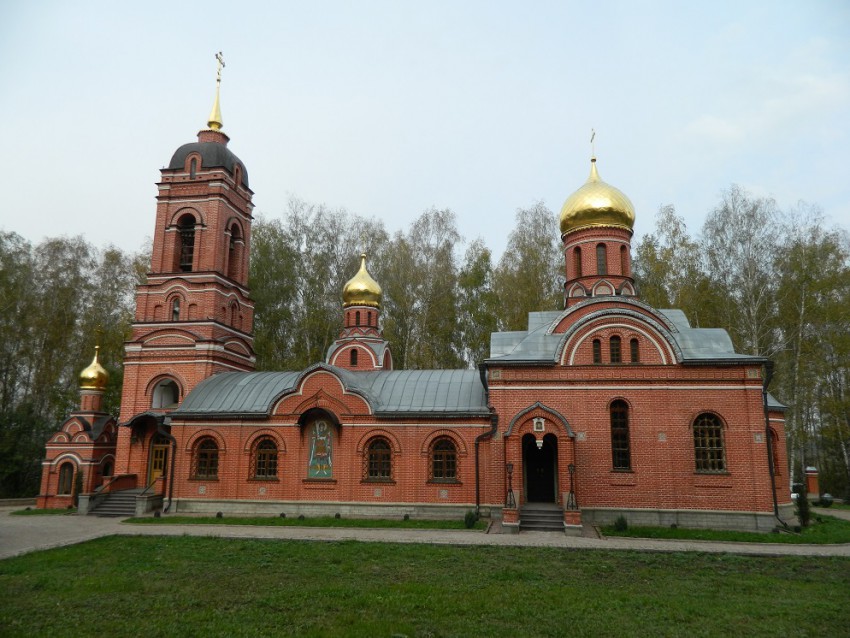 Церковь Михаила Архангела, Пущино (Серпуховский городской округ и гг. Протвино, Пущино, Московская область). общий вид в ландшафте, Церковь Михаила Архангела