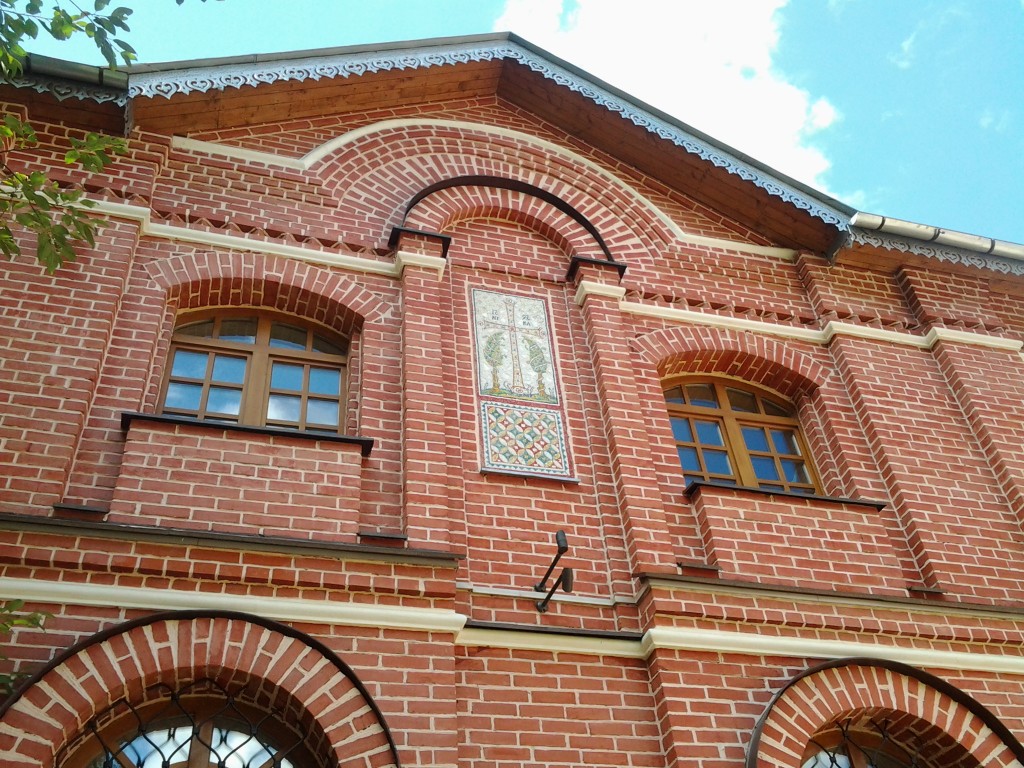 Церковь Михаила Архангела, Пущино (Серпуховский городской округ и гг. Протвино, Пущино, Московская область). дополнительная информация, Дом причта, фрагмент восточного фасада
