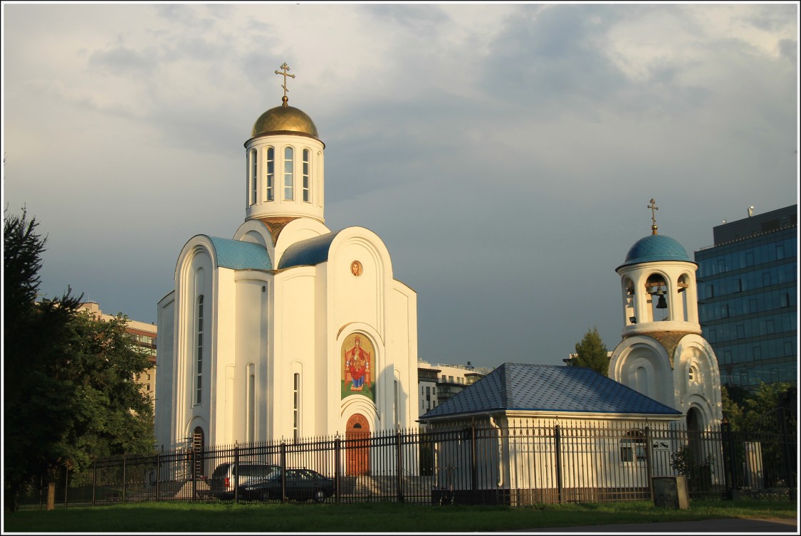 Красногвардейский район. Церковь Успения Пресвятой Богородицы (Храм памяти Ленинградской блокады). фасады