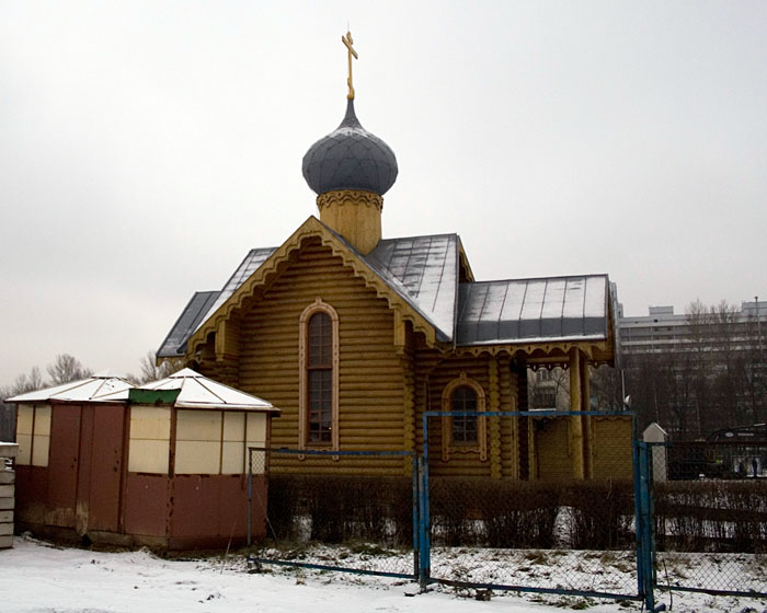 Церковь Благовещения Пресвятой Богородицы, Красногвардейский район (Санкт-Петербург, г. Санкт-Петербург). дополнительная информация, Часовня при храме. Вид с территории храма.