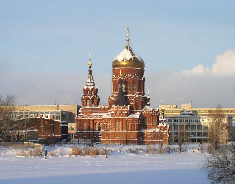 Кировский район. Церковь Богоявления Господня на Гутуевском острове. общий вид в ландшафте