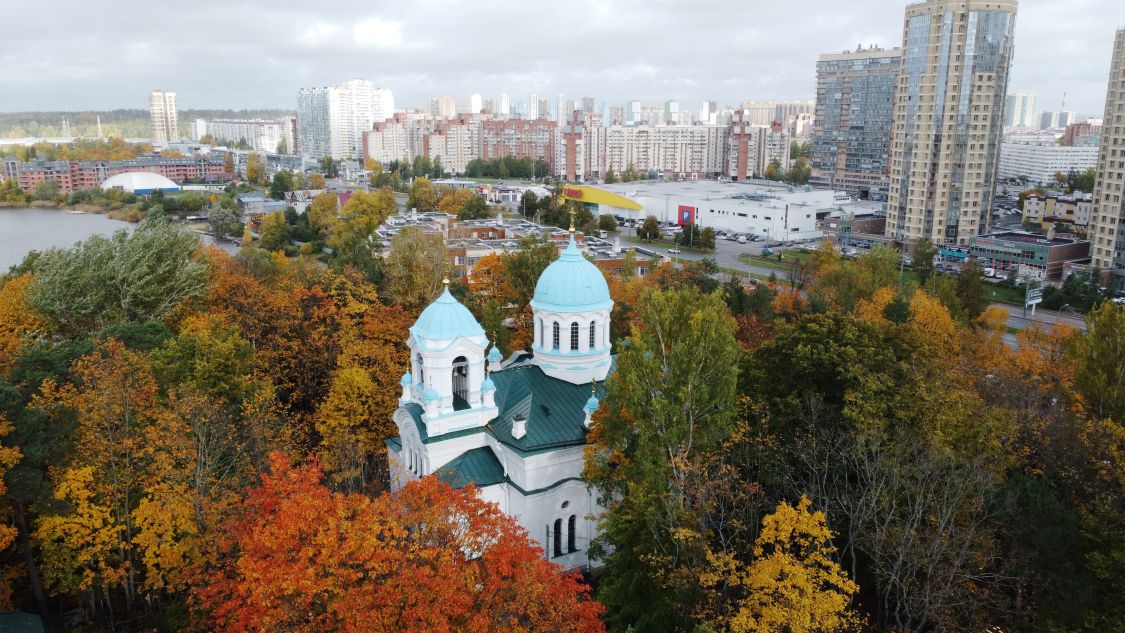 Выборгский район. Церковь Спаса Нерукотворного Образа (Спасо-Парголовская) на Шуваловском кладбище. общий вид в ландшафте