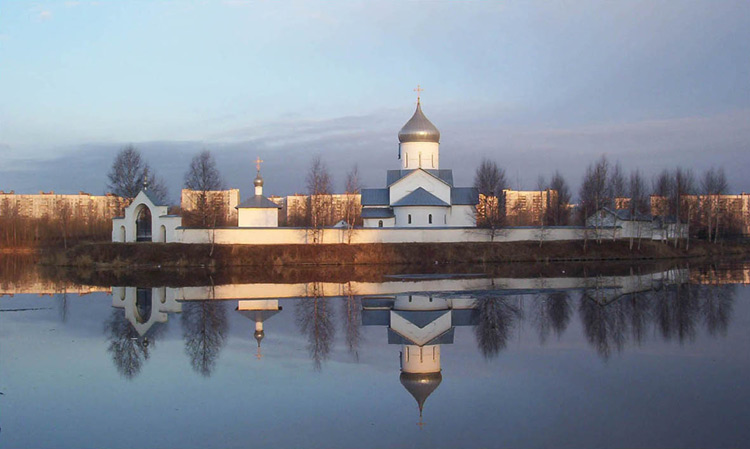 Церковь Сергия Радонежского на Средней Рогатке, Московский район (Санкт-Петербург, г. Санкт-Петербург). общий вид в ландшафте