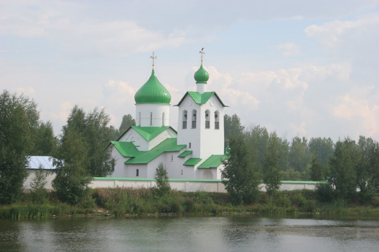 Московский район. Церковь Сергия Радонежского на Средней Рогатке. общий вид в ландшафте