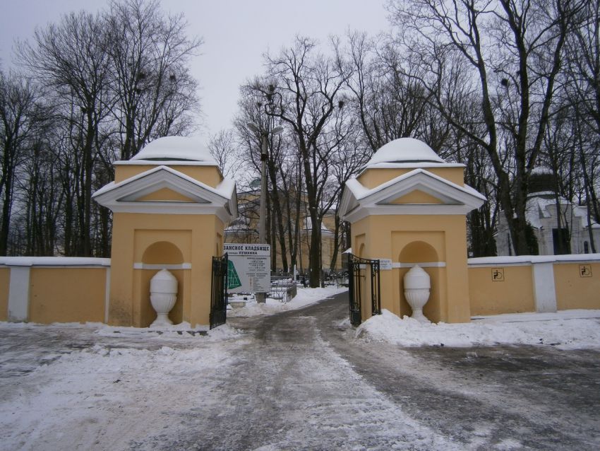 Пушкин (София). Церковь Казанской иконы Божией Матери на Казанском Царскосельском кладбище. дополнительная информация, Ворота Казанского кладбища