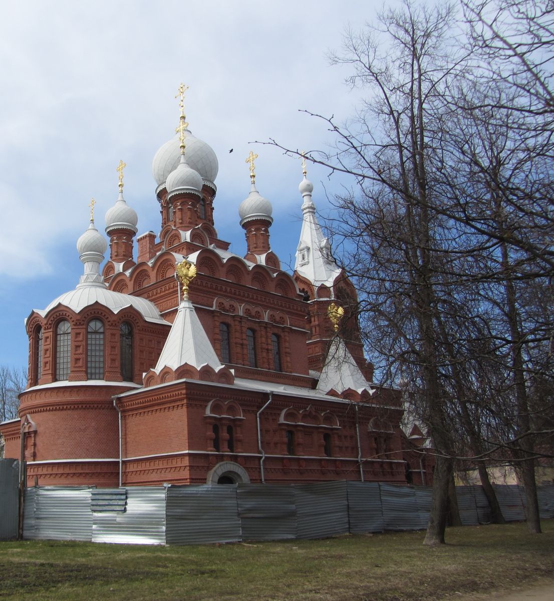 Пушкин (София). Церковь Иулиана Тарсийского и Илии Пророка в Софийском военном городке. фасады