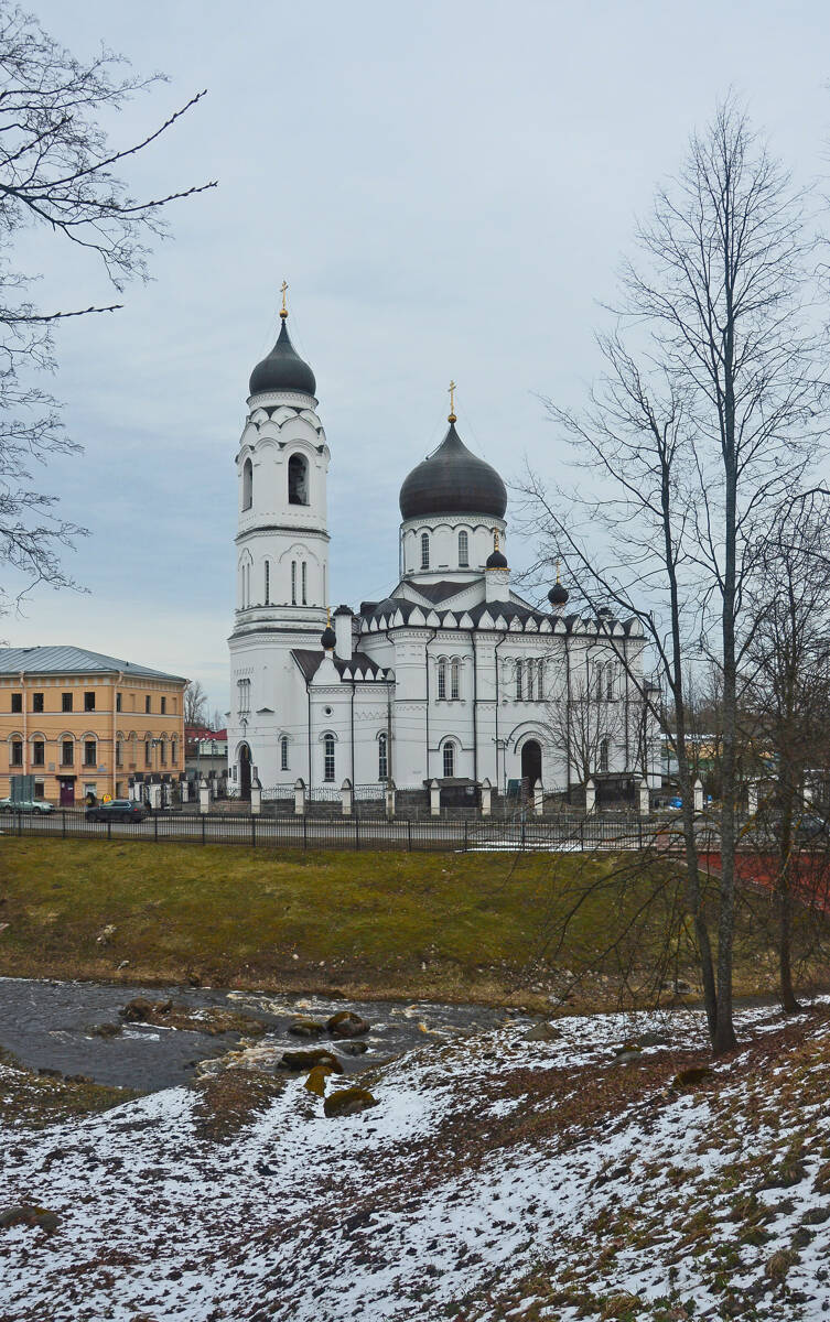 Собор Михаила Архангела в Ораниенбауме, Ломоносов (Санкт-Петербург, Петродворцовый район, г. Санкт-Петербург). фасады