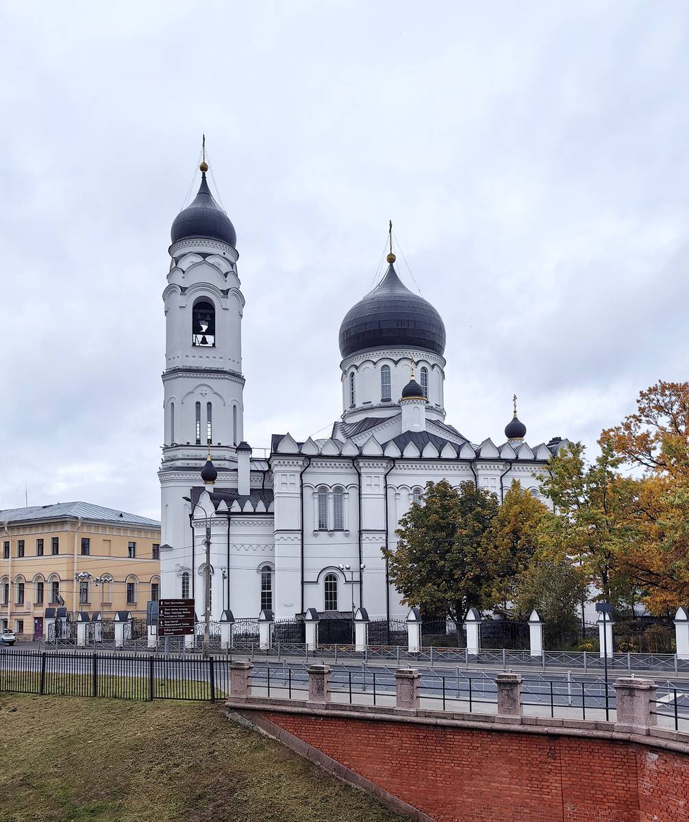 Собор Михаила Архангела в Ораниенбауме, Ломоносов (Санкт-Петербург, Петродворцовый район, г. Санкт-Петербург). фасады