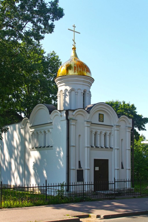 Часовня Серафима Саровского, Николая Чудотворца и Александры Римской, Ломоносов (Санкт-Петербург, Петродворцовый район, г. Санкт-Петербург). фасады