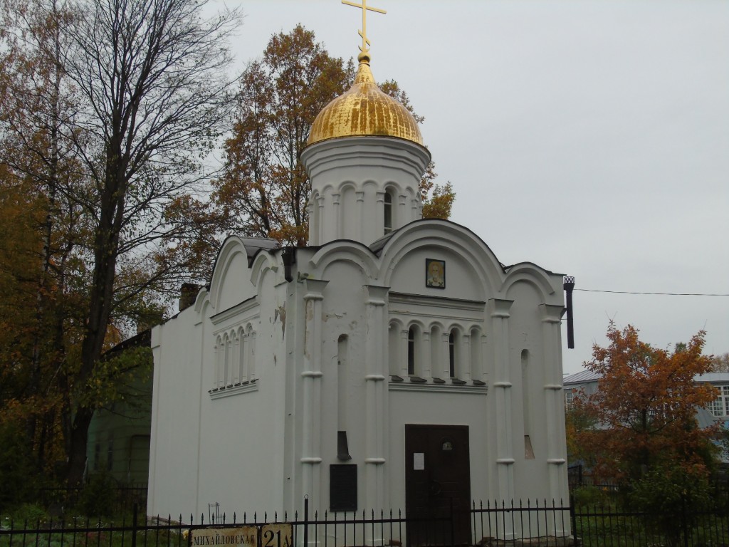 Часовня Серафима Саровского, Николая Чудотворца и Александры Римской, Ломоносов (Санкт-Петербург, Петродворцовый район, г. Санкт-Петербург). фасады