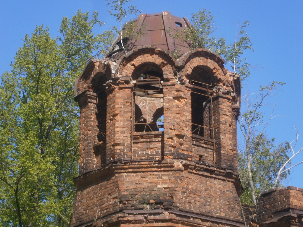 Церковь Троицы Живоначальной на Троицком кладбище, Ломоносов (Санкт-Петербург, Петродворцовый район, г. Санкт-Петербург). архитектурные детали, Колокольня. Вид с юго-запада