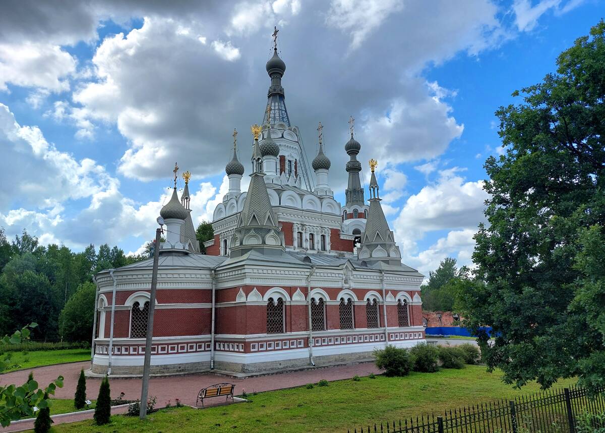 Собор Николая Чудотворца в память Императора Павла I, Павловск (Санкт-Петербург, Пушкинский район, г. Санкт-Петербург). общий вид в ландшафте