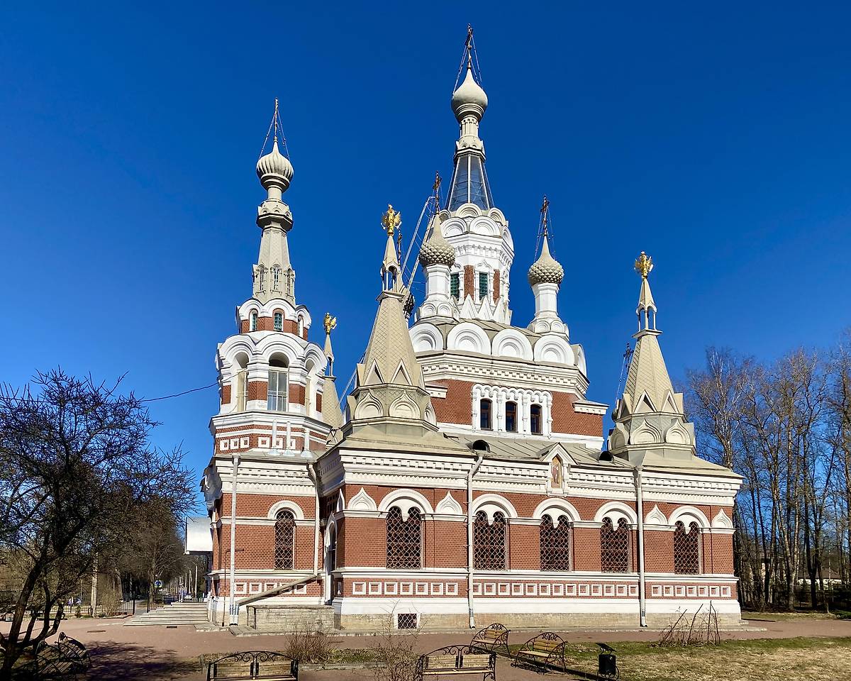 Вид с ЮЗ, фасады. Собор Николая Чудотворца в память Императора Павла I, Павловск (Санкт-Петербург, Пушкинский район, г. Санкт-Петербург)