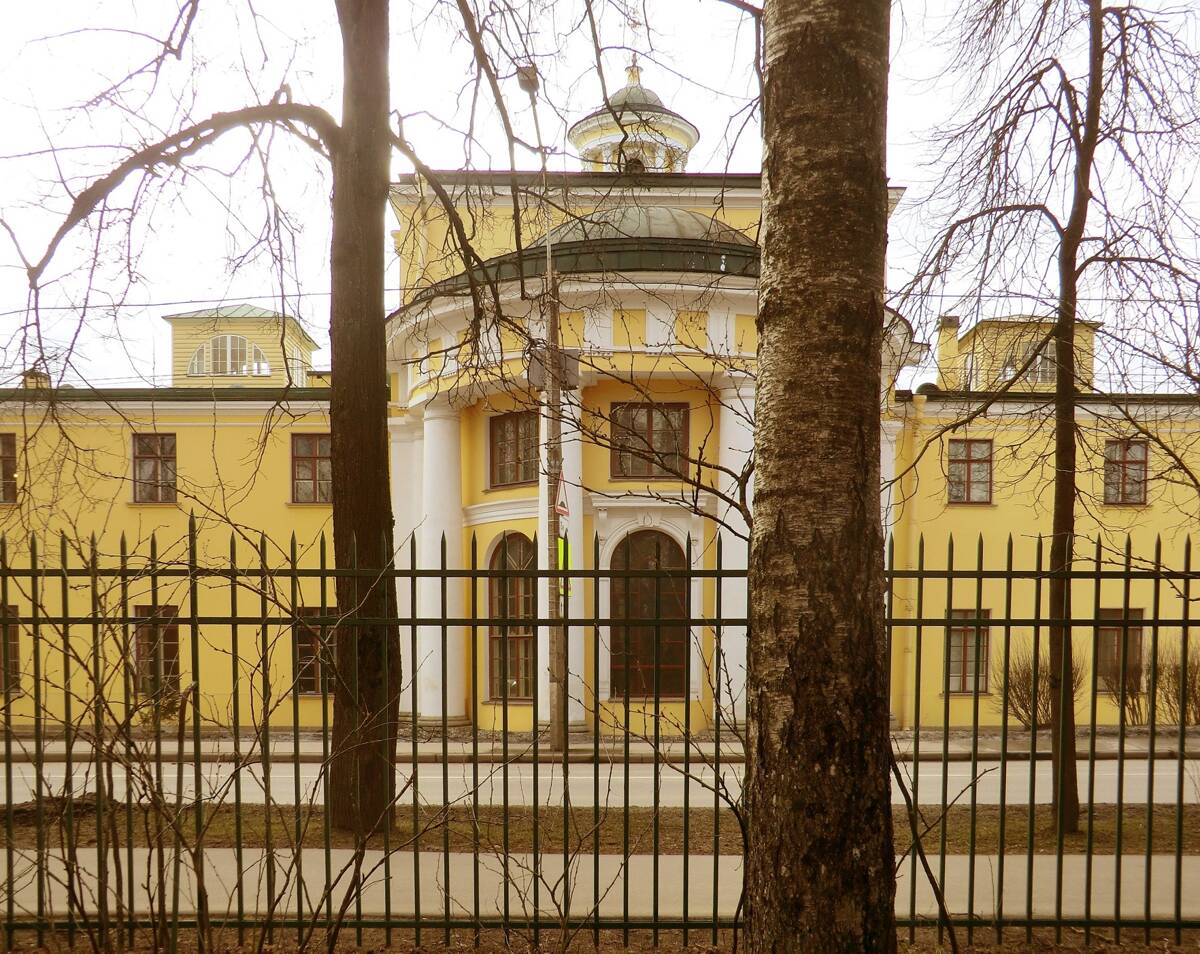 Церковь Марии Магдалины, Павловск (Санкт-Петербург, Пушкинский район, г. Санкт-Петербург). архитектурные детали, Восточный фасад. Абсида. Вид со стороны парка.