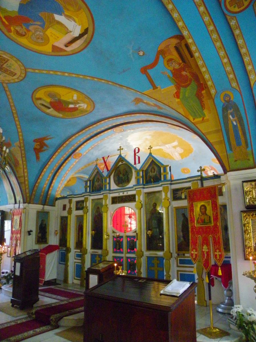 Иконостас нижнего Екатерининского храма., интерьер и убранство. Церковь Екатерины и Рождества Пресвятой Богородицы в Графской Славянке, Динамо (Санкт-Петербург, Пушкинский район, г. Санкт-Петербург)