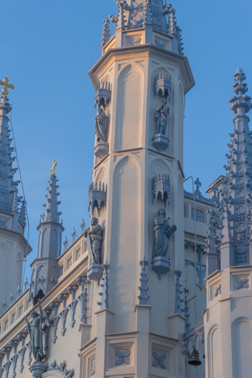 Церковь Александра Невского, Петергоф (Санкт-Петербург, Петродворцовый район, г. Санкт-Петербург). архитектурные детали, Фрагмент угловой башни
