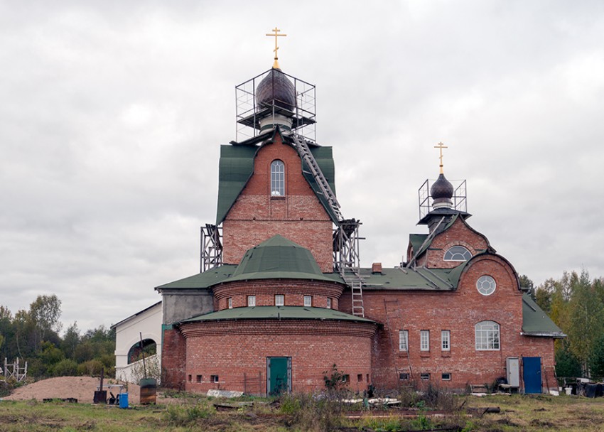 Церковь Троицы Живоначальной на Петергофском городском (Бабигонском) кладбище, Петергоф (Санкт-Петербург, Петродворцовый район, г. Санкт-Петербург). фасады, Восточный фасад.