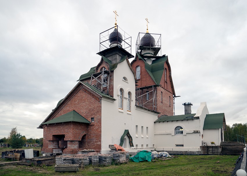 Церковь Троицы Живоначальной на Петергофском городском (Бабигонском) кладбище, Петергоф (Санкт-Петербург, Петродворцовый район, г. Санкт-Петербург). фасады, Вид с северо-западной стороны.