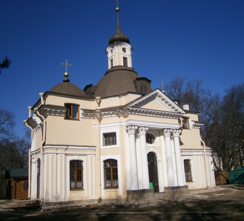 Церковь Петра и Павла в усадьбе Знаменка, Знаменка (Санкт-Петербург, Петродворцовый район, г. Санкт-Петербург). фасады, Вид с юга