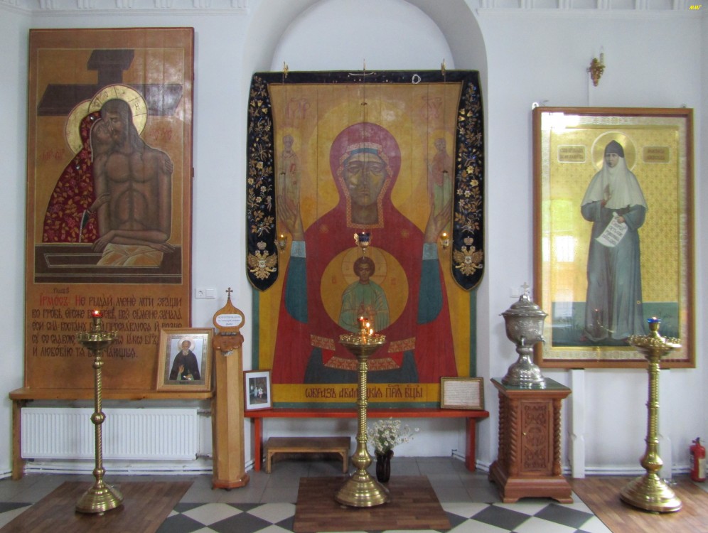 Церковь Петра и Павла в усадьбе Знаменка, Знаменка (Санкт-Петербург, Петродворцовый район, г. Санкт-Петербург). интерьер и убранство, Внутреннее убранство храма.