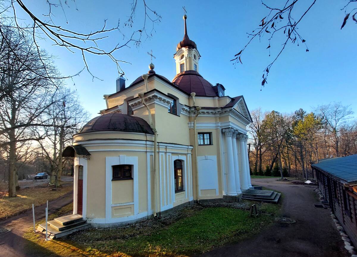 Церковь Петра и Павла в усадьбе Знаменка, Знаменка (Санкт-Петербург, Петродворцовый район, г. Санкт-Петербург). фасады