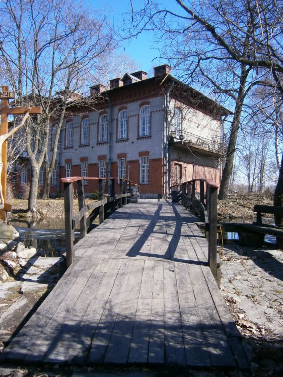 Троицкая Сергиева Приморская пустынь, Стрельна (Санкт-Петербург, Петродворцовый район, г. Санкт-Петербург). дополнительная информация, Мост во имя святого Игнатия, ведущий к больнице