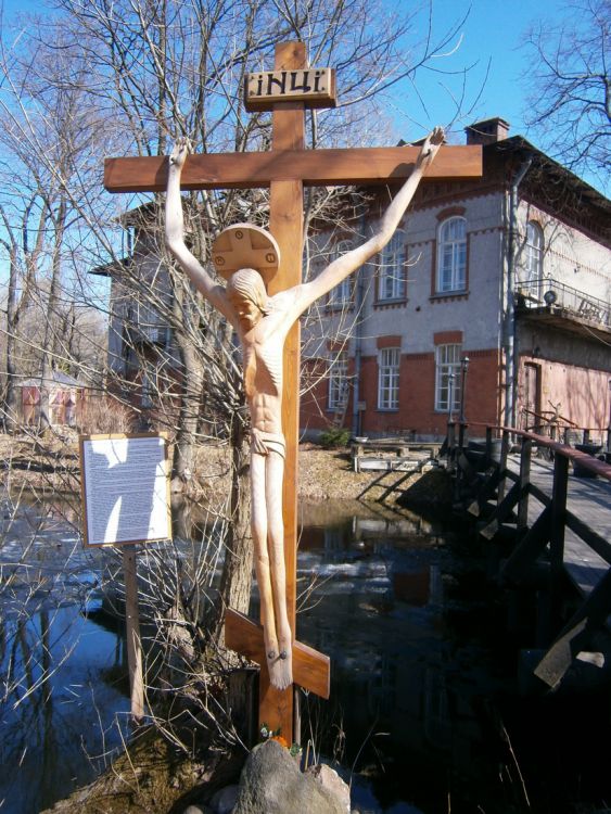 Троицкая Сергиева Приморская пустынь, Стрельна (Санкт-Петербург, Петродворцовый район, г. Санкт-Петербург). дополнительная информация, Распятие у моста во имя святого Игнатия