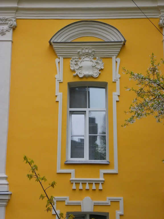 Троицкая Сергиева Приморская пустынь, Стрельна (Санкт-Петербург, Петродворцовый район, г. Санкт-Петербург). дополнительная информация, Настоятельский корпус. Наличник.