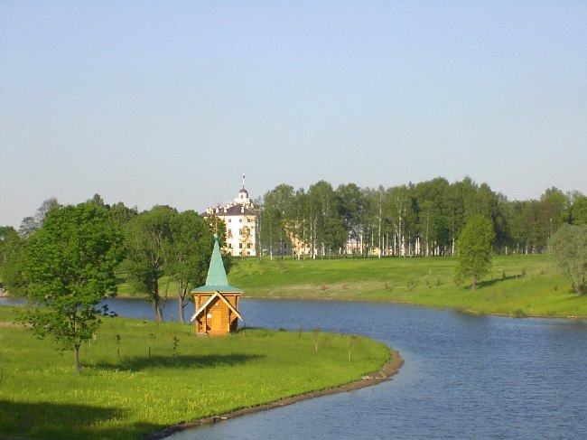 Часовня Константина и Елены, Стрельна (Санкт-Петербург, Петродворцовый район, г. Санкт-Петербург). общий вид в ландшафте