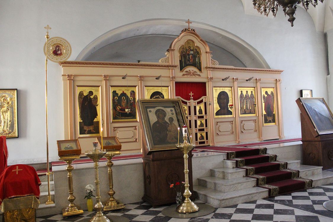 Церковь Трёх Святителей, Василеостровский район (Санкт-Петербург, г. Санкт-Петербург). интерьер и убранство