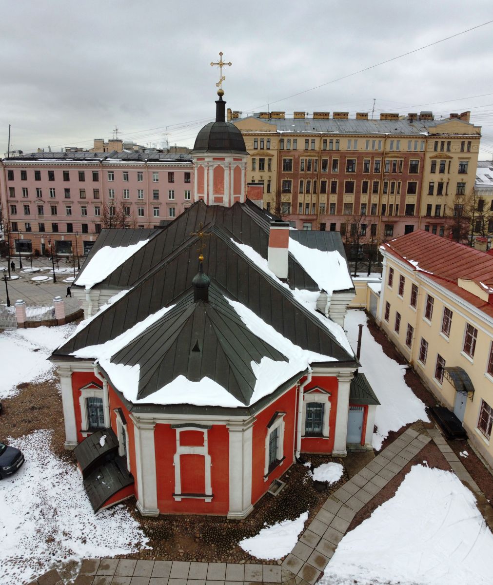 Церковь Трёх Святителей, Василеостровский район (Санкт-Петербург, г. Санкт-Петербург). общий вид в ландшафте