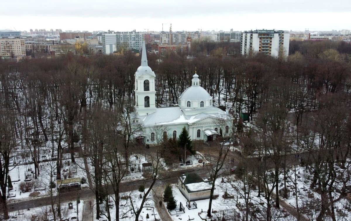 Василеостровский район. Церковь Смоленской иконы Божией Матери. общий вид в ландшафте