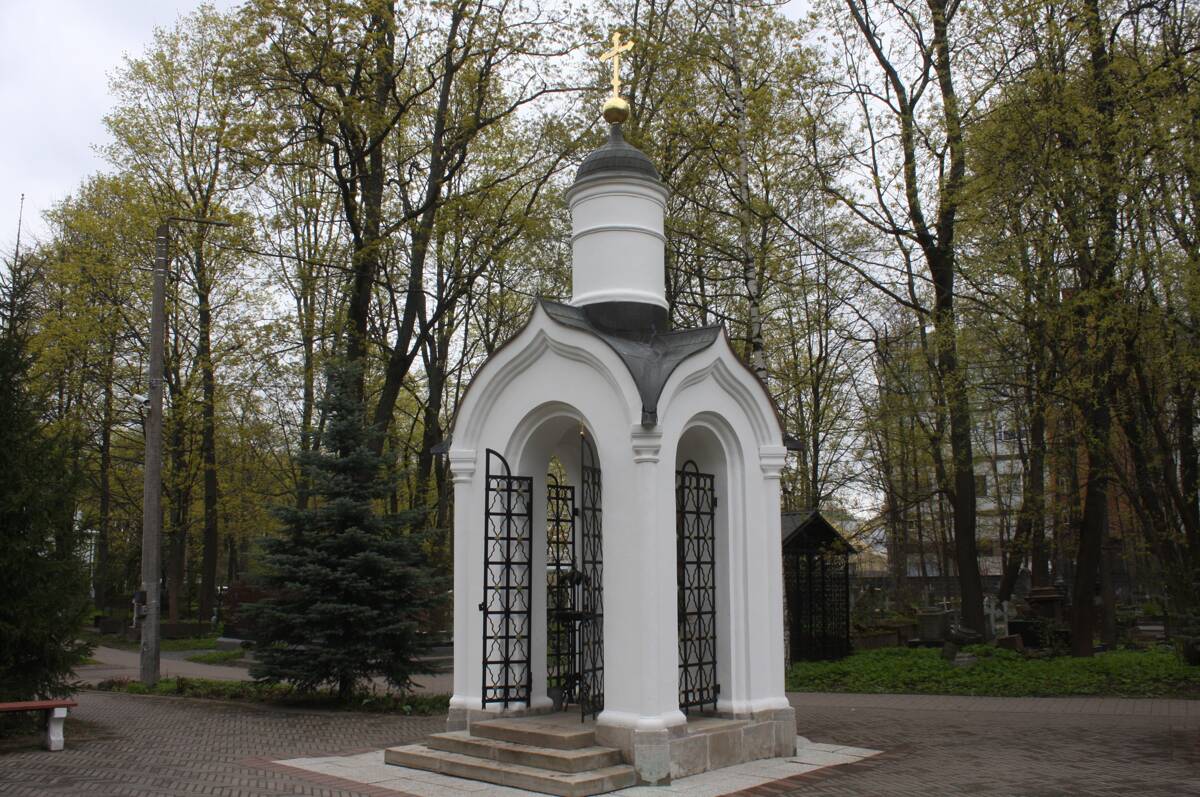 Часовня в память церкви Троицы Живоначальной на Смоленском православном кладбище, Василеостровский район (Санкт-Петербург, г. Санкт-Петербург). фасады