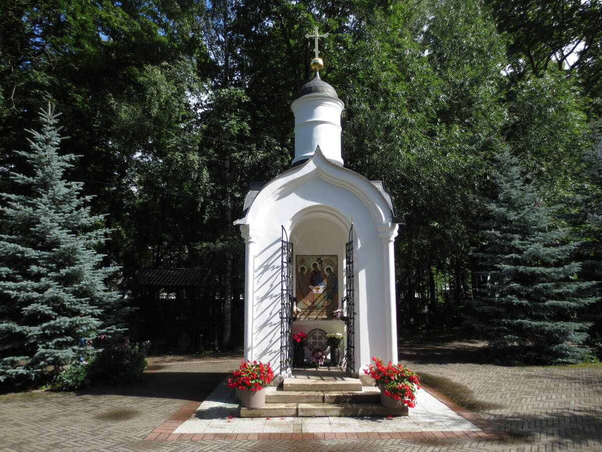 Часовня в память церкви Троицы Живоначальной на Смоленском православном кладбище, Василеостровский район (Санкт-Петербург, г. Санкт-Петербург). фасады