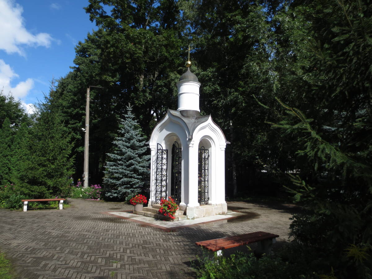 Часовня в память церкви Троицы Живоначальной на Смоленском православном кладбище, Василеостровский район (Санкт-Петербург, г. Санкт-Петербург). фасады