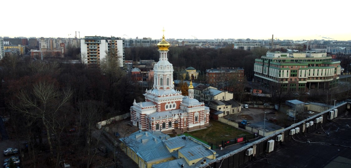 Церковь Воскресения Христова на Смоленском кладбище, Василеостровский район (Санкт-Петербург, г. Санкт-Петербург). общий вид в ландшафте