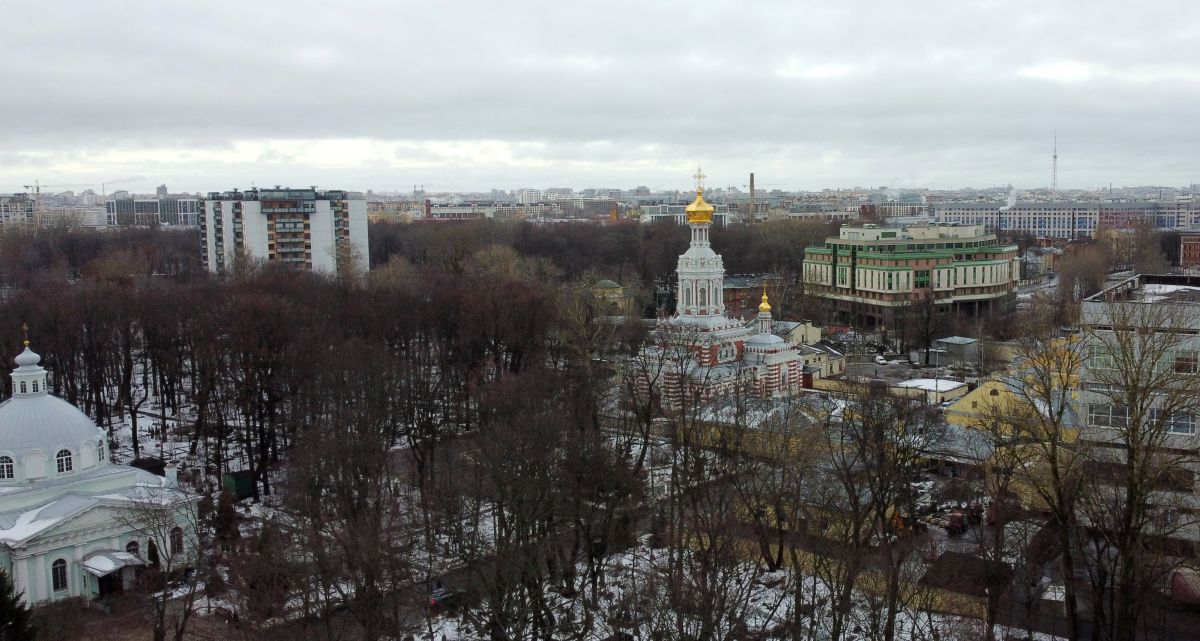 Церковь Воскресения Христова на Смоленском кладбище, Василеостровский район (Санкт-Петербург, г. Санкт-Петербург). общий вид в ландшафте