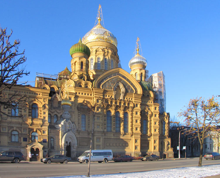 Церковь успения пресвятой богородицы санкт петербург. Храм Успения Пресвятой Богородицы в Санкт-Петербурге. Церковь Успения Богородицы на набережной Шмидта в Санкт-Петербурге. Храм Успения на набережной лейтенанта Шмидта. Подворье Киево-Печерской Лавры в Санкт-Петербурге.
