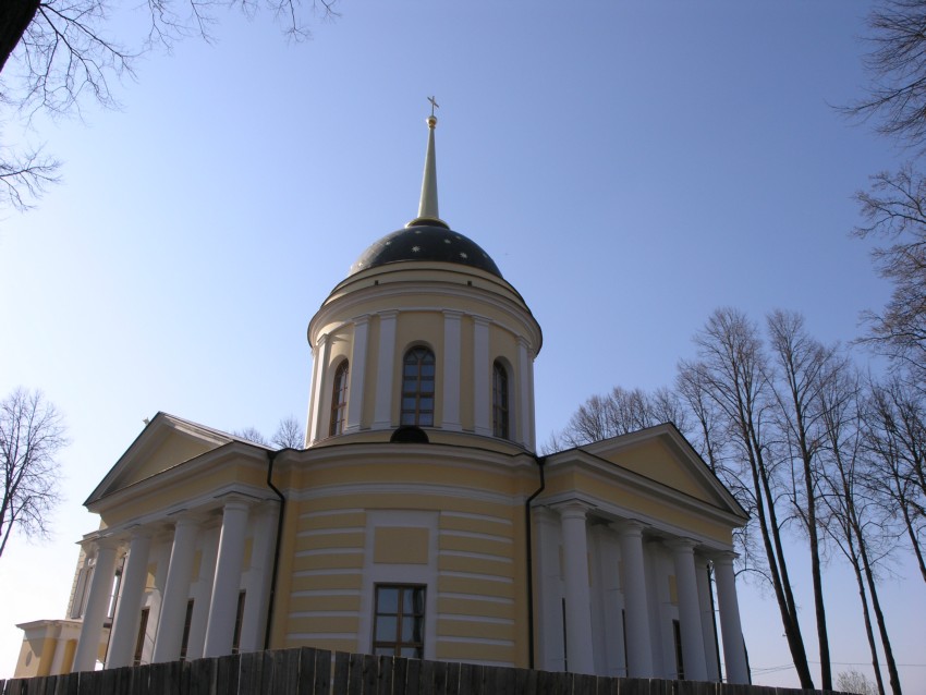 Талеж. Церковь Рождества Пресвятой Богородицы. фасады, церковь после реставрации. Изменилась форма шпиля на куполе