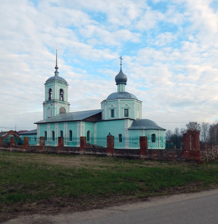 Большая Брембола. Церковь Троицы Живоначальной. фасады