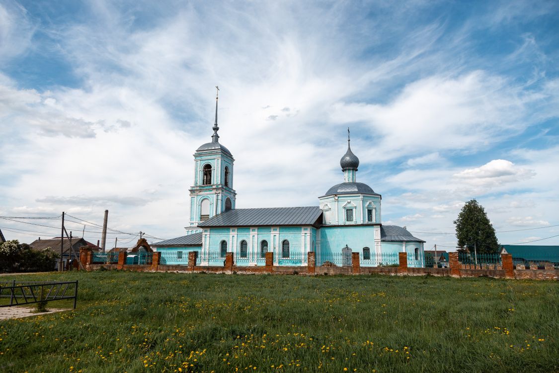 Церковь Троицы Живоначальной, Большая Брембола (Переславский район и г. Переславль-Залесский, Ярославская область). общий вид в ландшафте