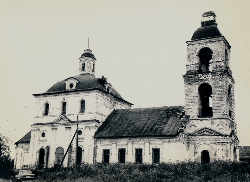 Веськово. Церковь Георгия Победоносца. фасады